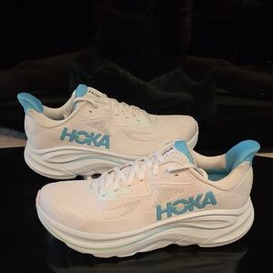 Hoka Clifton 10